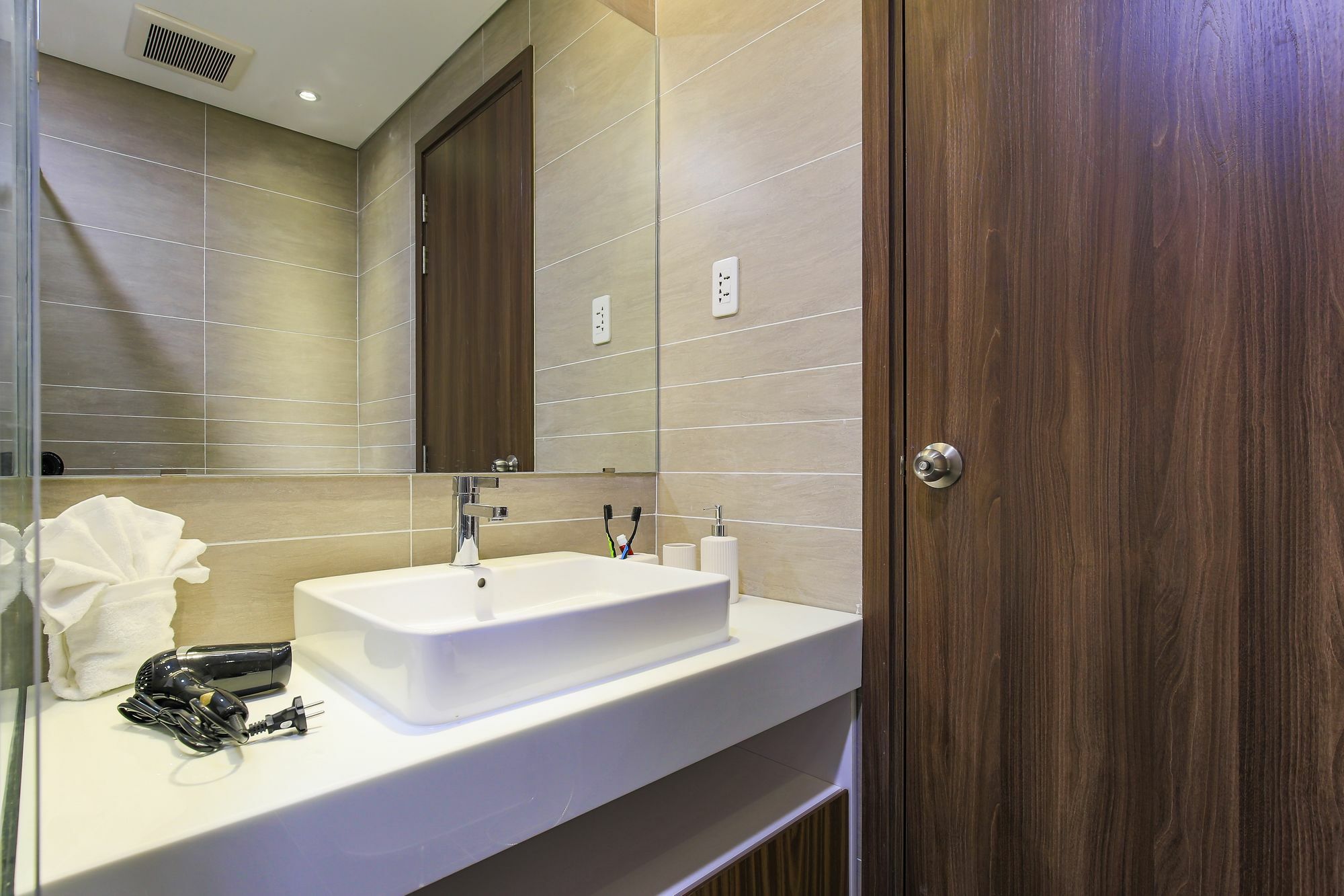 Aurora Serviced Apartments (Adults Only) Ho Chi Minh City Exterior photo